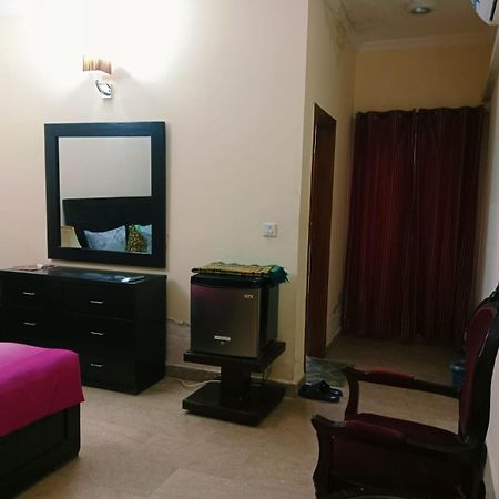 Royal Galaxy Bed & Breakfast Islamabad - For Families Only Buitenkant foto
