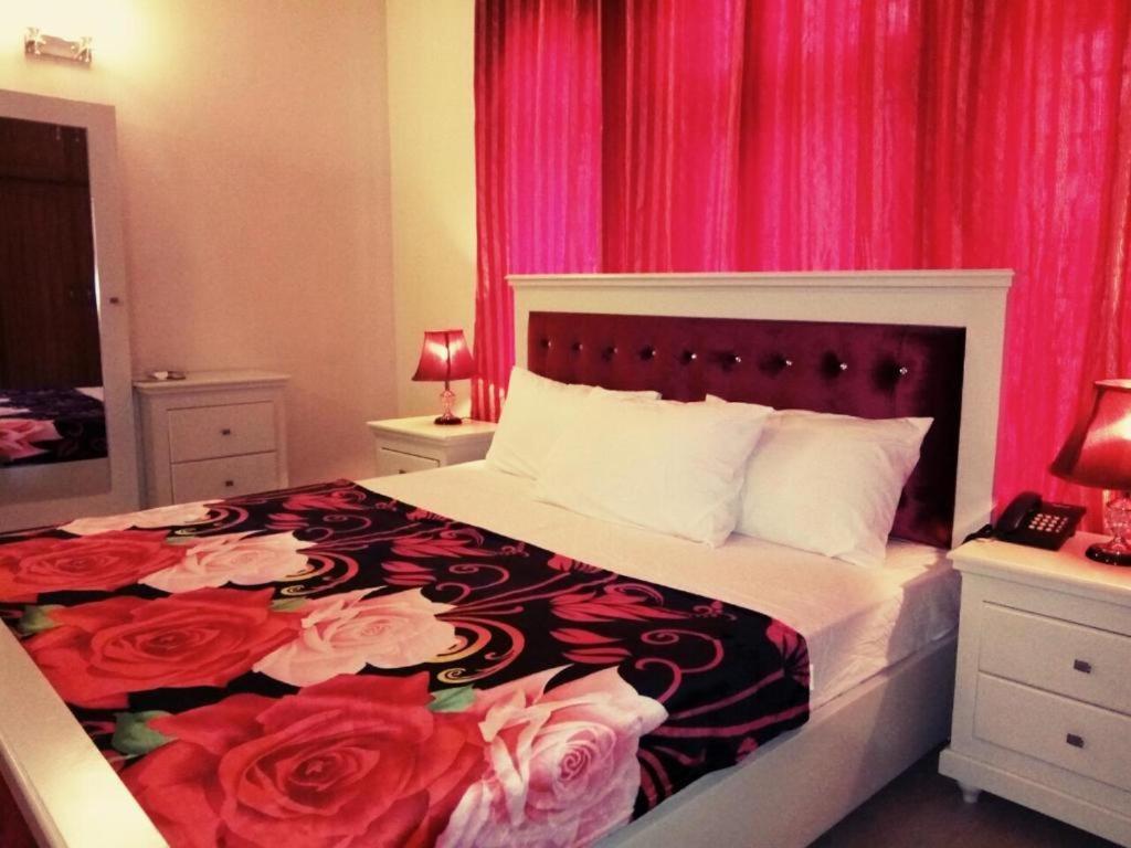 Royal Galaxy Bed & Breakfast Islamabad - For Families Only Buitenkant foto