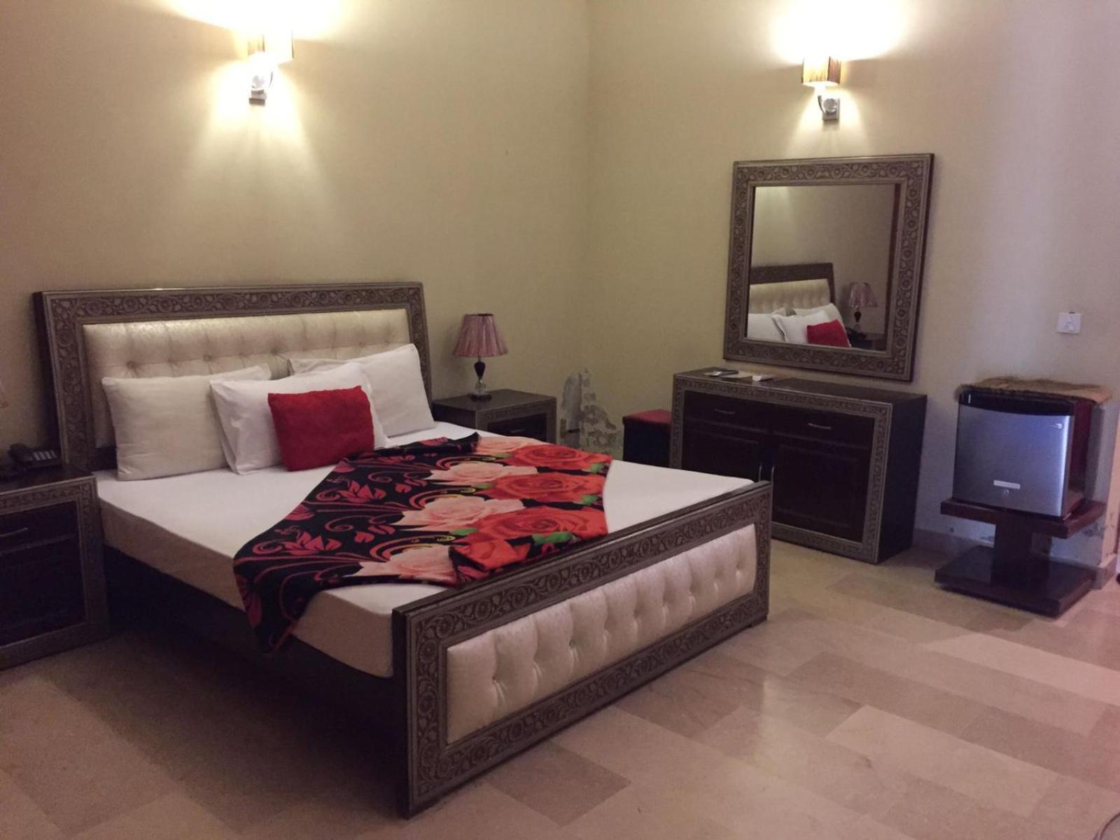 Royal Galaxy Bed & Breakfast Islamabad - For Families Only Buitenkant foto