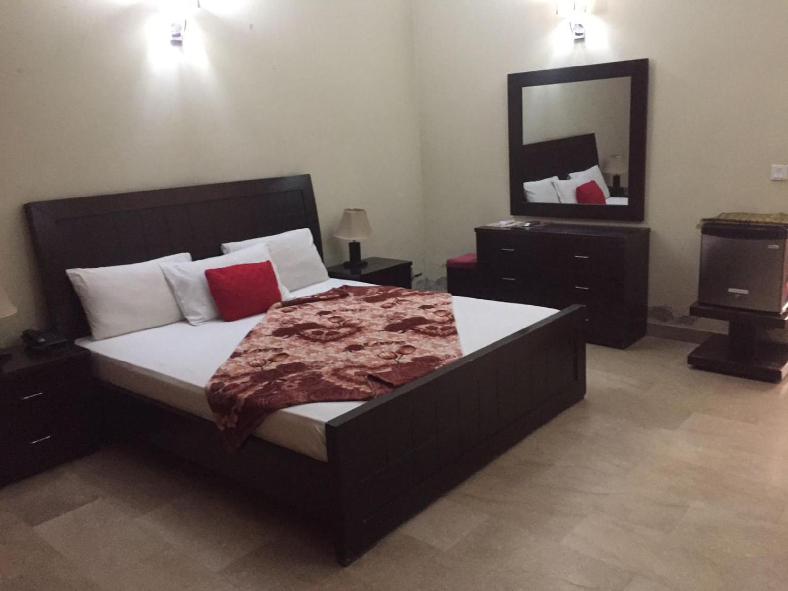 Royal Galaxy Bed & Breakfast Islamabad - For Families Only Buitenkant foto