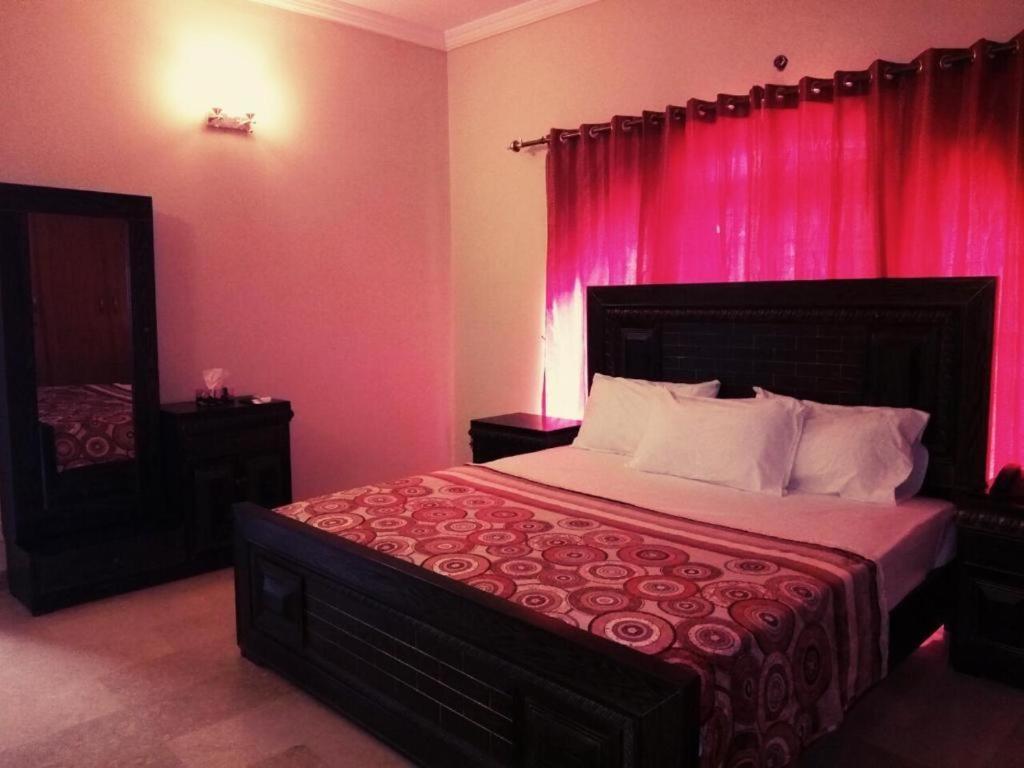 Royal Galaxy Bed & Breakfast Islamabad - For Families Only Buitenkant foto