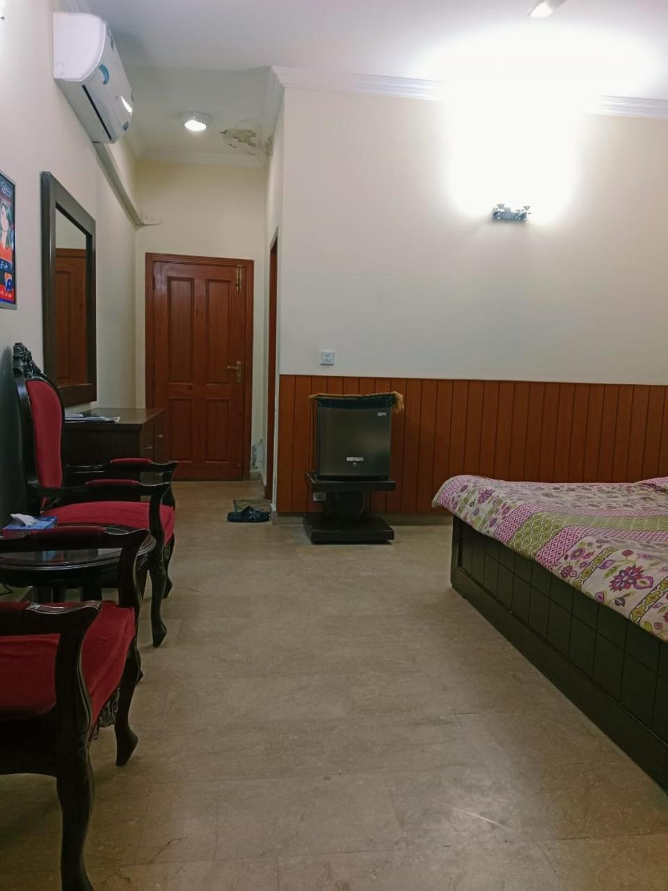 Royal Galaxy Bed & Breakfast Islamabad - For Families Only Buitenkant foto